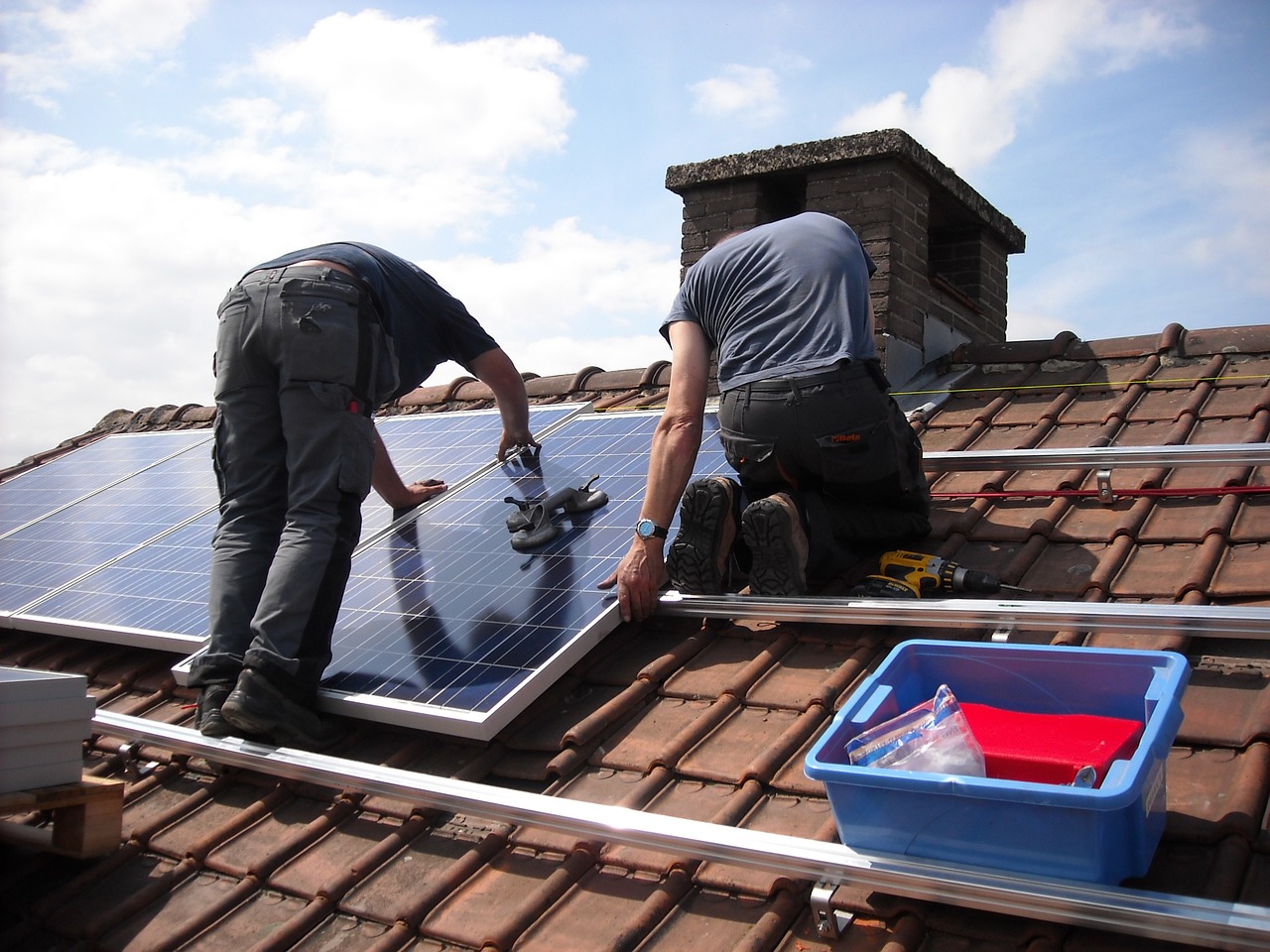 Instalación de paneles solares para casa.